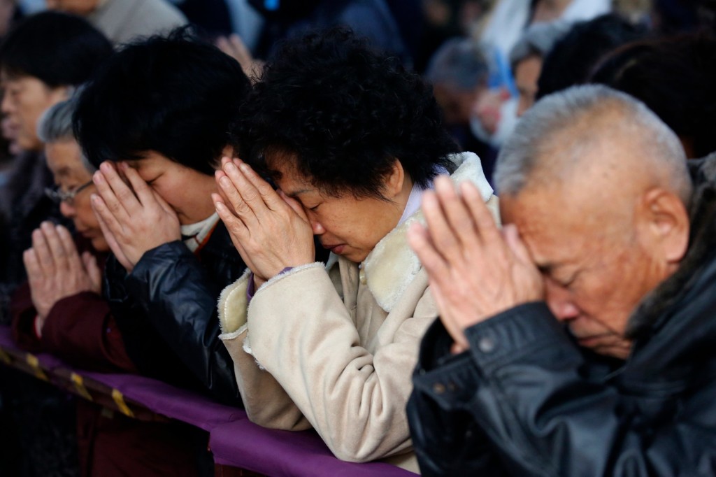 protecting-church-building-demolition-wife-chinese-pastor-buried-alive-workers-2