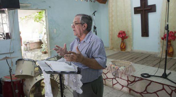 cuban-christians-experiencing-acute-shortage-paper-editions-bible-2