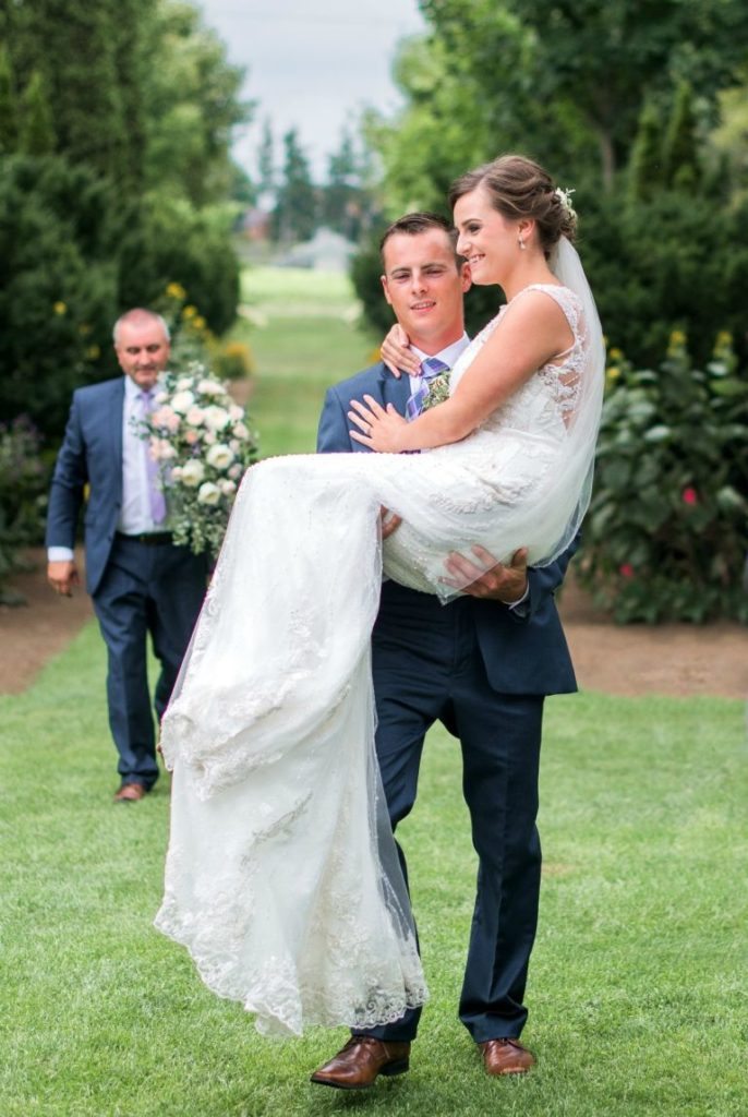 groom-carries-bride-altar-hands-story-love-knows-no-barriers-4