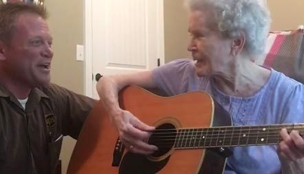 elderly-woman-alzheimers-disease-not-recognize-son-start-singing-together-3