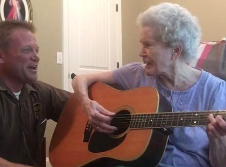 elderly-woman-alzheimers-disease-not-recognize-son-start-singing-together-3